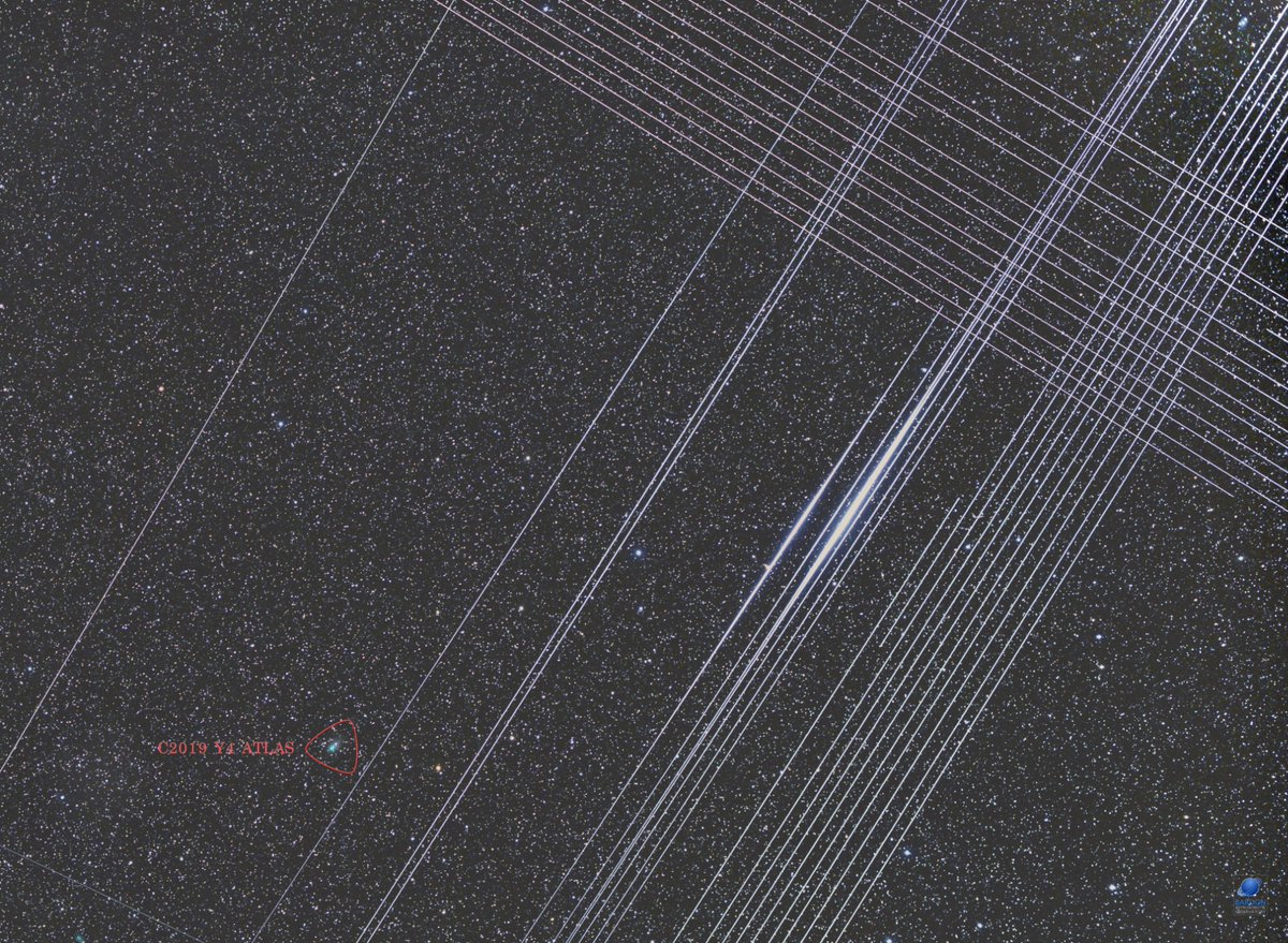 Starlink satellite streaks